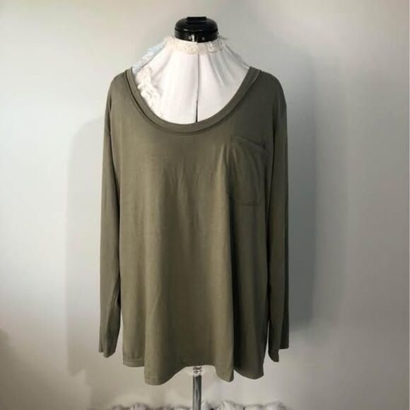 Unbranded Tops - Blouse NWOT 2X Long Sleeve Blouse Pocket green 23” p-p, 27” length C5840